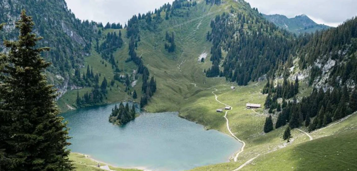 10 Amazing Routes for Hiking Enthusiasts and Amateurs
